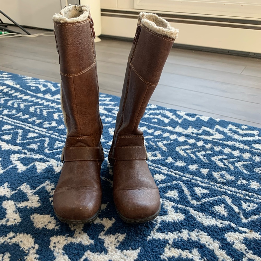 Girls size 4 b.o.c boots.